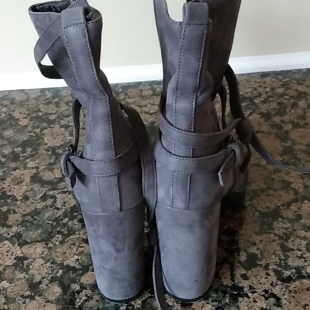 Boots - Picture 6 of 7